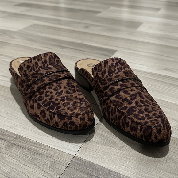 Bella Vita Shoes - Bella Vita Leopard Print Women's slip on Loafers Size 8.5